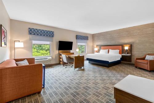 Hampton Inn & Suites Grove City - image 12