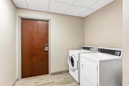 Hampton Inn & Suites Grove City - image 10