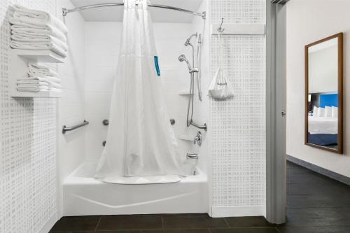 Hampton Inn Laramie - image 6