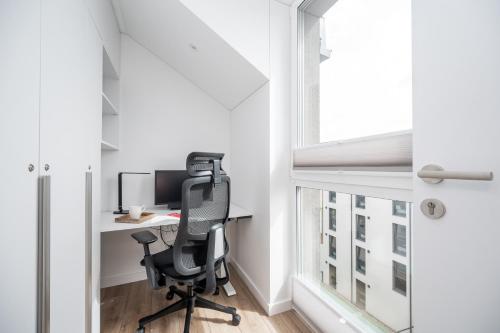 Top Floor, Spacious Apartment w-Balcony & Garage I Cohost, Vilnius (fotografie 8)