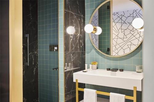 room detail thumbnail 2