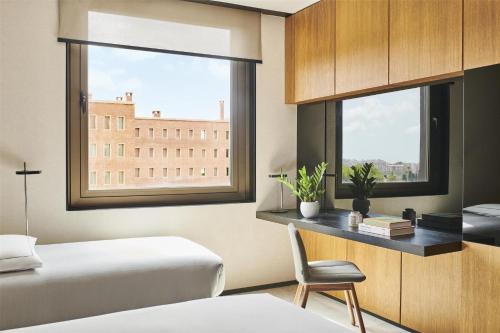 room detail thumbnail 1