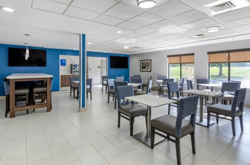 Comfort Inn & Suites Troutville - Roanoke North / Daleville - image 12