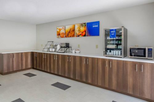 Comfort Inn & Suites Troutville - Roanoke North / Daleville - image 11
