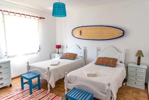 2 twin beds