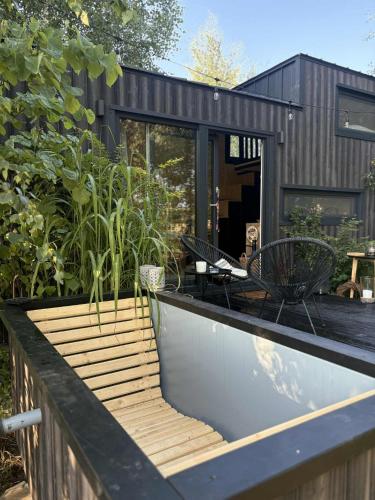 ToTu Tiny House Sauna & wanna ogrodowa in Томіце