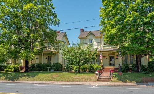 Carrier Houses Bed & Breakfast