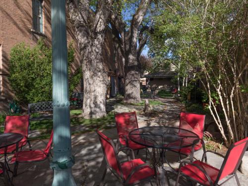 Létesítmények, The Rochester Hotel in Fő Út