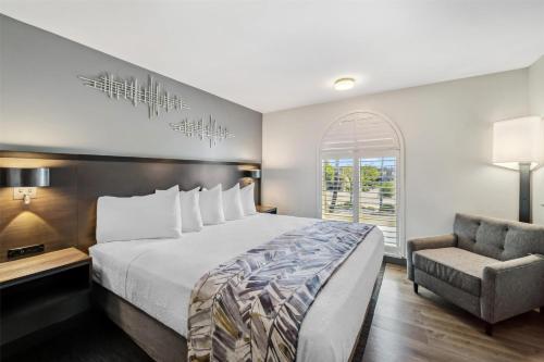 Best Western Plus Hilltop Inn - image 13