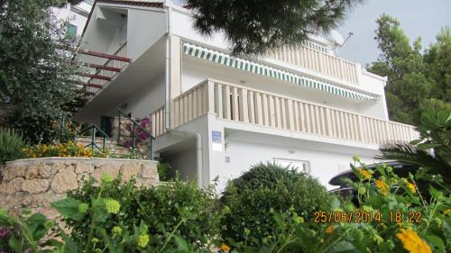  Apartments Vila Oksana, Pension in Mimice