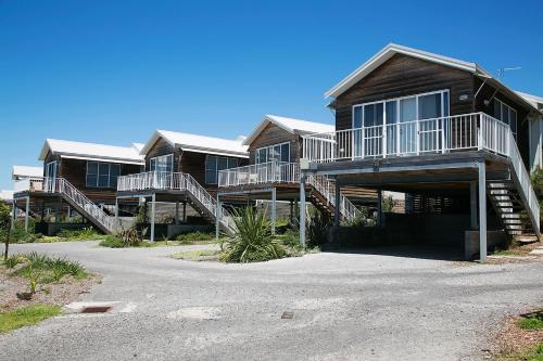 Caves Coastal Bar & Bungalows