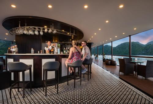 Pub/Lounge, Le Journey Elegance Cruise in Hạ Long