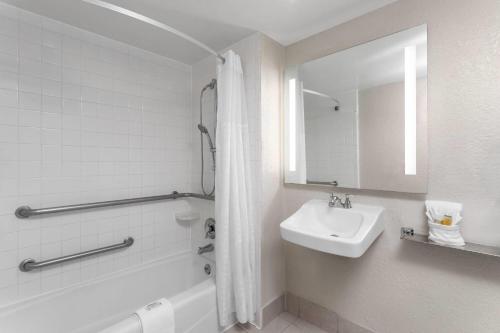 Days Inn by Wyndham Orlando Conv. Center/International Dr - image 6