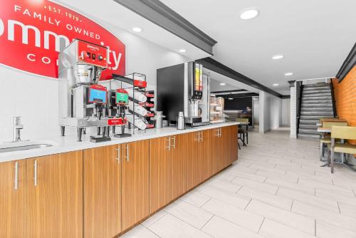 La Quinta Inn by Wyndham Huntsville Research Park - image 12