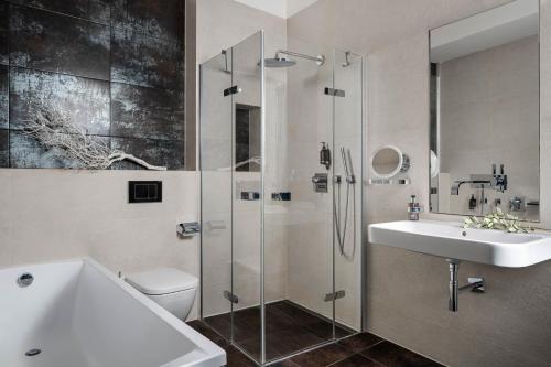 Coco Chanel Boutique Apartment by goodnite cz - image 4