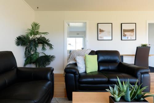 Simple & Comfortable Coastal Retreat in Low Head
