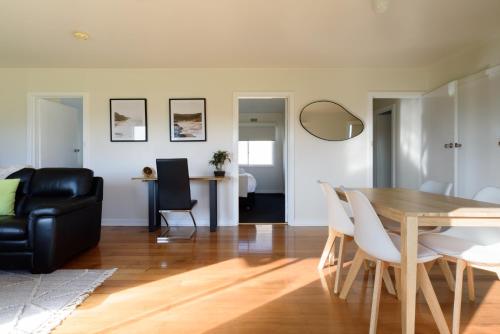 Simple & Comfortable Coastal Retreat in Low Head