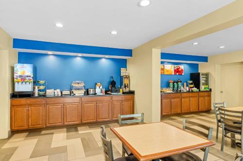 Quality Inn Lexington - 식음료(F&B)