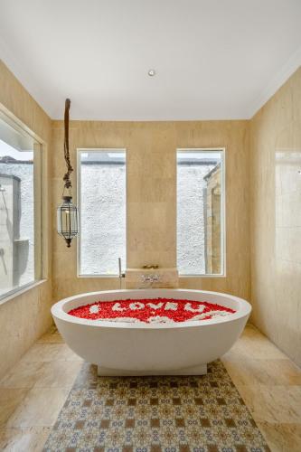 The Club Villas Seminyak - image 3
