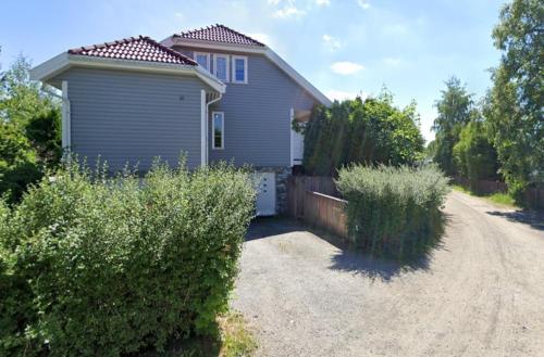 Central apartment with 2 bedrooms and free parking in เยสชาม