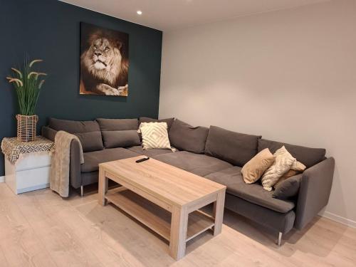 Central apartment with 2 bedrooms and free parking in เยสชาม