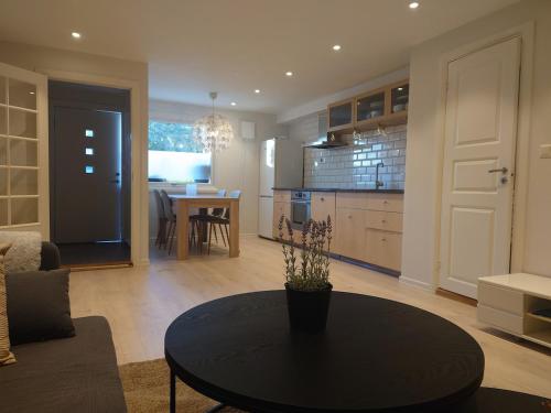 Central apartment with 2 bedrooms and free parking in เยสชาม