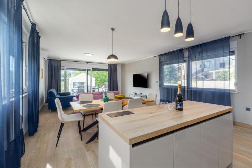 Villa Mariza by Istrialux in Sutivanac