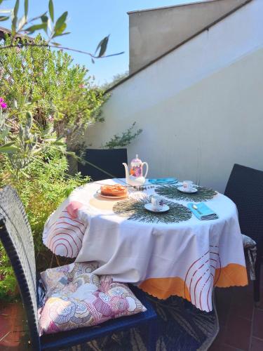 Lovely mid-century apartment with stunning terrace, Roma (foto 10)