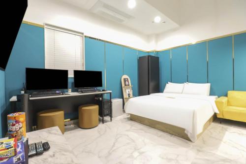 room detail thumbnail 2