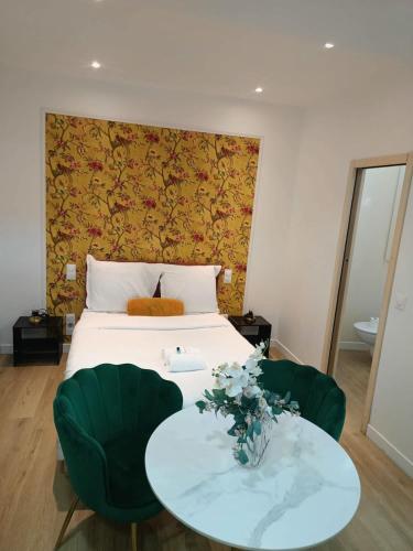 Modern Renovated studio with a touch of gilded glamour central Paris - image 4