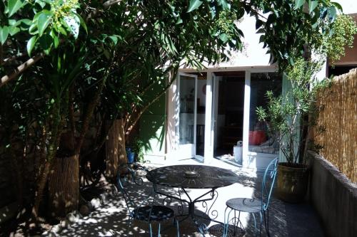 STUDIO of 24m with small patio