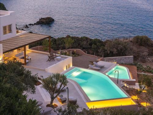 In Blue Villa Sea View Reverie with a Secluded Beach by etouri - image 4