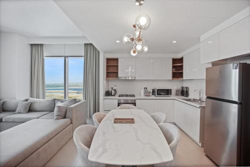 Experience the Downtown Views Perfect 2BR wt Balco, Dubai (foto 6)