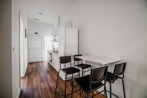 virtuve, Comfort Rooms Obrežje by Highway, Free Covered Parking (Comfort Rooms Obrezje by Highway, Free Covered Parking) in Jesenice Na Dolenjskem