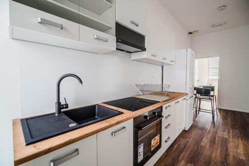 virtuve, Comfort Rooms Obrežje by Highway, Free Covered Parking (Comfort Rooms Obrezje by Highway, Free Covered Parking) in Jesenice Na Dolenjskem