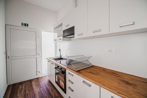 virtuve, Comfort Rooms Obrežje by Highway, Free Covered Parking (Comfort Rooms Obrezje by Highway, Free Covered Parking) in Jesenice Na Dolenjskem