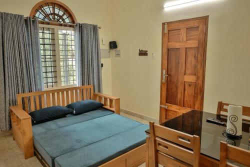 Akasha Nila Heavens 2 BHK Homestay - Top floor - image 5