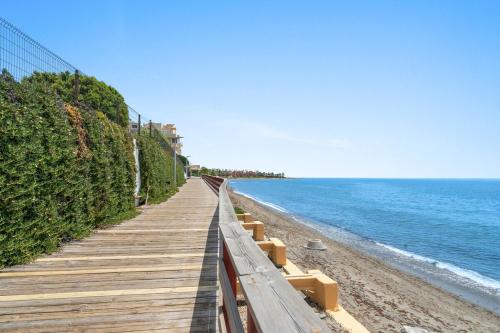 Beautiful Beachfront 2-bed in Playa Bella - RDR501, Estepona (foto 9)