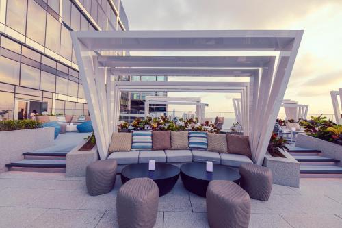 Étterem, Cinnamon Life at City of Dreams near Jami Ul-Alfar Mosque