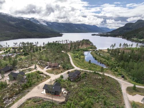 Saga Hytte | 6p | With Sauna, Hot Tub & Water View in วราดาล