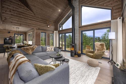 Saga Hytte | 6p | With Sauna, Hot Tub & Water View in วราดาล