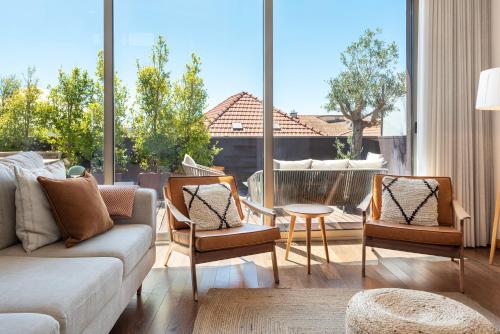 Sunny Loft in Downtown Porto with Private Parking, Porto