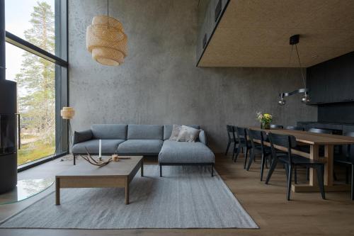 Shared lounge/TV area, Villa Arctic Trail, Apartment A - Aurora view hot tube - Sauna - Lapland holiday in Röhkömukka