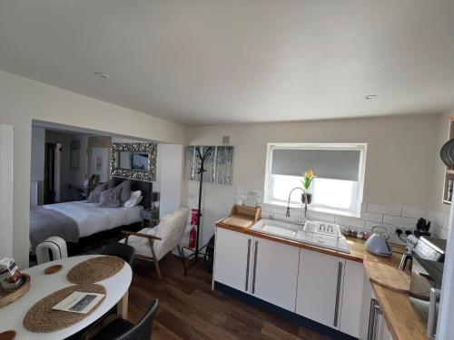 Cosy countryside stay near Bath with free parking, Bath (photo 6)