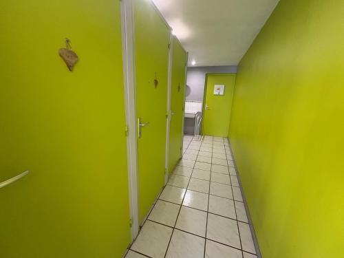 Vannas istaba, Fermily in Vicques