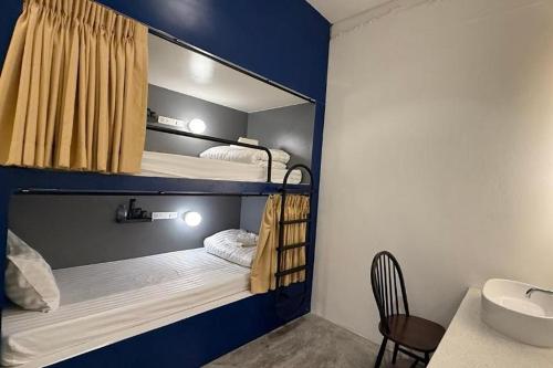 room detail thumbnail 1