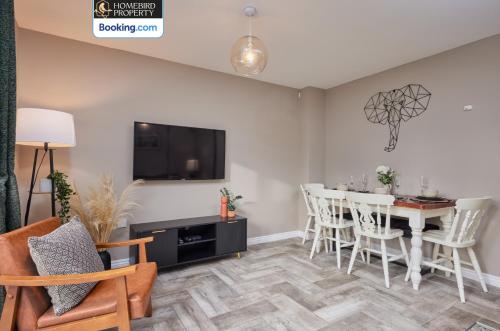 Facilities, 4 Bedroom House By Homebird Property Management Short Lets & Serviced Accommodation Leeds with Parki in Far Royds