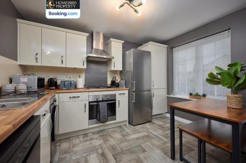 Kitchen, 4 Bedroom House By Homebird Property Management Short Lets & Serviced Accommodation Leeds with Parki in Far Royds