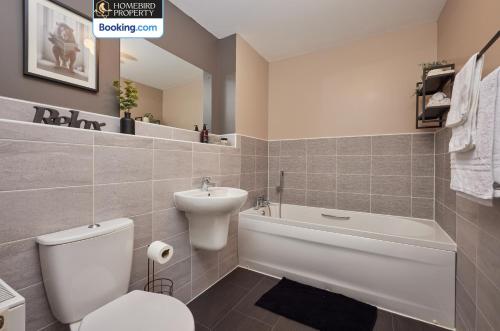 Shower, 4 Bedroom House By Homebird Property Management Short Lets & Serviced Accommodation Leeds with Parki in Far Royds