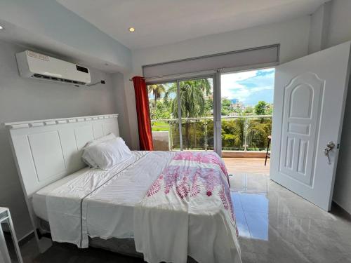 . HABITACIONES CON VISTA a LA BAHIA LA FAMILIA